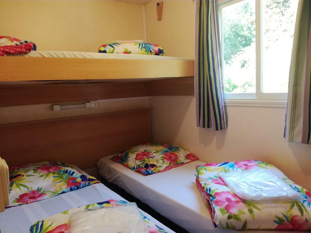 Camping De Flechat Orcival Exterior photo